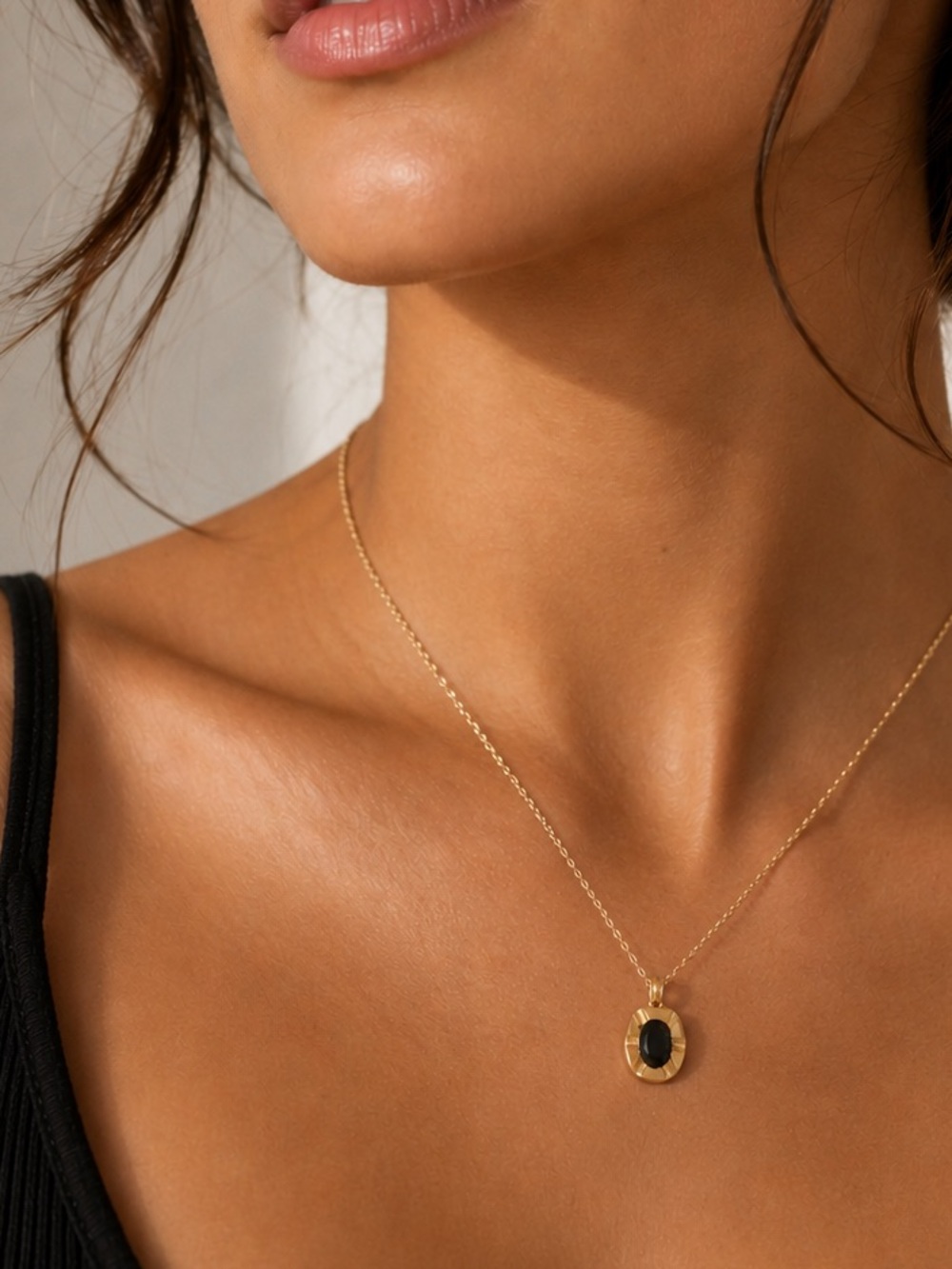 18K Gold Plated Vintage-Inspired Oval Black Stone Pendant Necklace - Picture 1 of 5